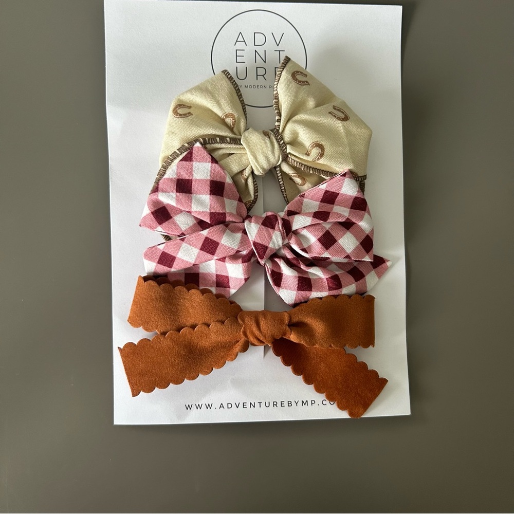 Modern Piggy Bow Set Horseshoes Plaid - NEW!!